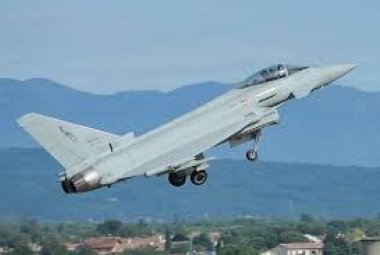 Velivolo Eurostar perde il contatto radio e viene intercettato da due caccia Eurofighter partiti da Gioia del Colle