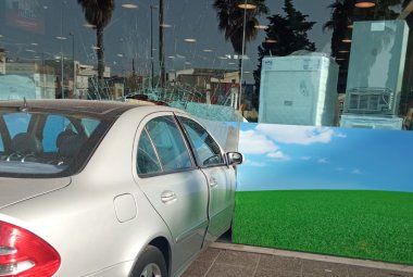 Sfonda con l'auto una vetrina del Supermac di Galatina. Guasto meccanico?