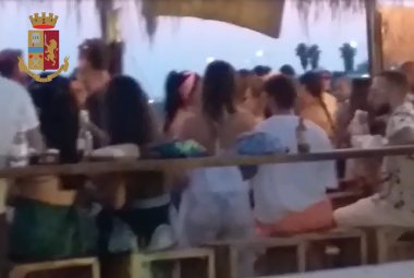 Cinque giorni di chiusura a un lido di Santa Caterina che non rispettava le norme anticovid