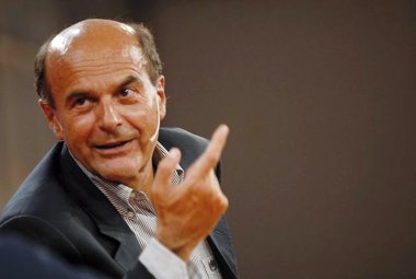 Sit-in in piazza Aligheri per Pierluigi Bersani