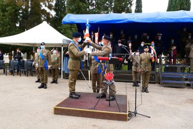 Cambio di comando al reggimento “Cavalleggeri di Lodi”: il colonnello Lorenzo Urso subentra al parigrado galatinese Francesco Serafini