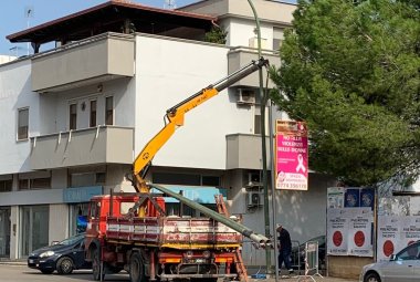 Iniziata la sostituzione dei pali della pubblica illuminazione di viale Santa Caterina Novella