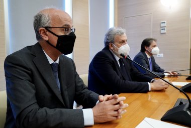 Lopalco: "Sono stanco lascio il posto di assessore". Emiliano: "Cerca di recuperare le forze e torna in Giunta"