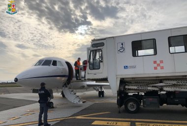 Missione salvavita di un Falcon dell'Aeronautica Militare da Lamezia Terme a Ciampino  con a bordo un bambino di 10 anni