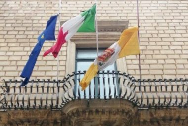 In Provincia bandiere a mezz'asta per la scomparsa di David Sassoli