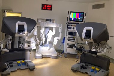 Pronto ad operare anche al Fazzi il robot chirurgico "da Vinci Xi" 