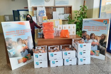 Arance e miele: il Polo 3 di Galatina "raccoglie" con entusiasmo l'appello dell'Associazione Italiana Ricerca sul Cancro