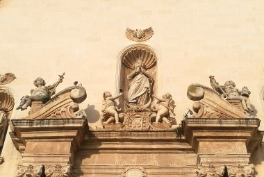 La Chiesa Madre "colorata" contro le malattie rare