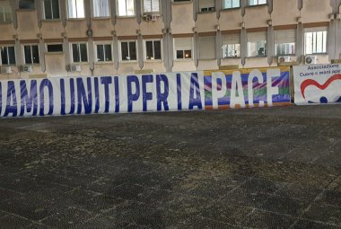 “Preghiamo uniti per la Pace” davanti al Fazzi