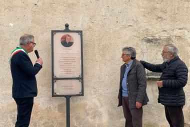 Una targa per don Fedele