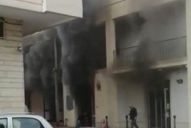 Fuoco nella Rosticceria Moscara, paura in via Roma a Galatina