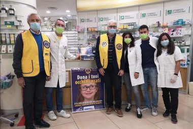 I Lions di Nardò raccolgono e donano 452 paia di occhiali usati