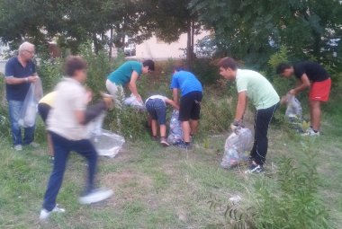 'I ragazzi di via Tito Livio' fanno sloggiare i topi ed apparire un campo di calcetto