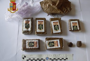 Quarantenne di Cutrofiano arrestato dalla Polizia di Galatina per presunto spaccio di hashish