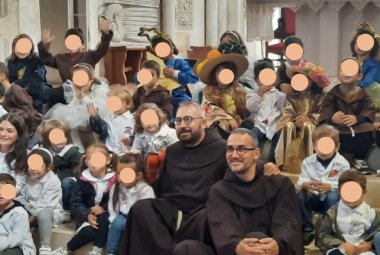 I bimbi della "Maria Gloria Vallone" nella Basilica Orsiniana per rappresentare il Cantico delle Creature