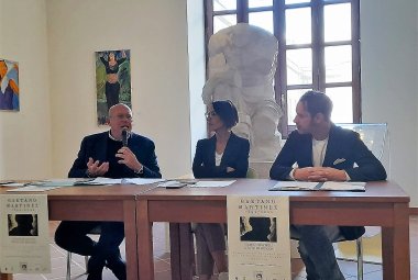"La nostra comunità si riscatta da errori e dimenticanze del passato". Un busto in bronzo per Gaetano Martinez