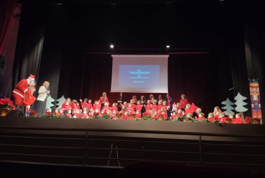 "Gli aiutanti di Babbo Natale" sul palcoscenico del Cavallino Bianco di Galatina