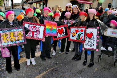 Il Polo 1 di Galatina "indossa" l'arte per il carnevale della Civetta 2023
