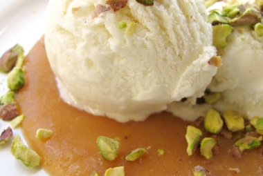 Vellutata di mele speziate con gelato di soia
