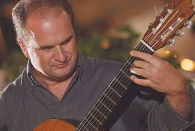 Oggi a Galatina la magica chitarra di Maurizio Di Fulvio
