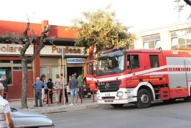 Incendio nella filiale di Copertino della Banca Popolare Pugliese