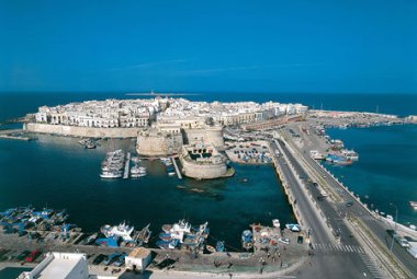Da Milano a Gallipoli per affittare via internet case inesistenti, denunciate sei persone