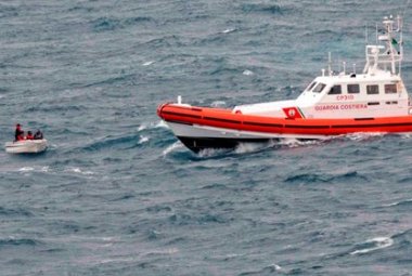 Salvati al largo di Otranto dodici siriani e afgani