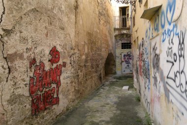 'Lu stuvatu de la nunna Ssunta maurella', passeggiando una domenica nel centro antico di Galatina