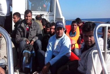 Salvati diciassette migranti al largo di Leuca