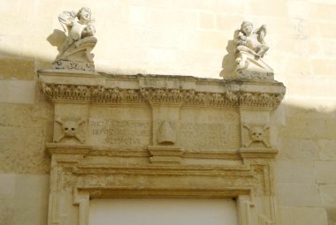 "Manca un'indagine archeologica su Galatina. Può finanziarla Colacem?"