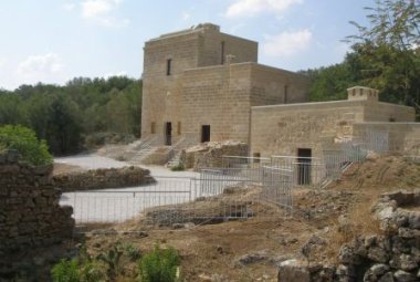 Le bellezze del Salento e l'offesa delle campagne invase dai rifiuti