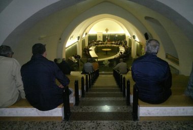 In un'aula vuota di pubblico passa in Consiglio comunale il bilancio di previsione 2013