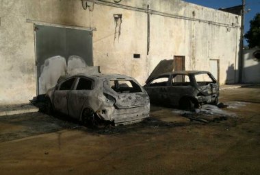 A fuoco due auto in Largo Milano