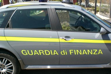 Evasione milionaria, calzificio del basso Salento nei guai