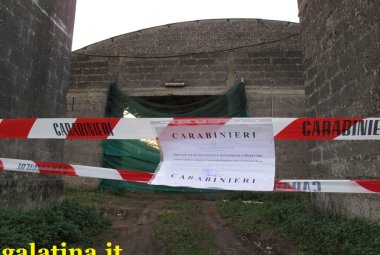 Sequestrati quattro capannoni sulla Galatina-Sogliano. Denunciati il proprietario e la ditta intenta a demolire i tetti di ethernit