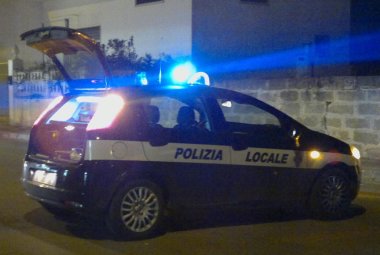 "Ingresso di casa bloccato da un'auto in divieto di sosta. Segnalato ai Vigili". Soluzione? Nessuna