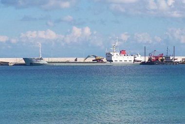 Una nave albanese bloccata nel porto di Otranto, non era in regola con le norme marittime