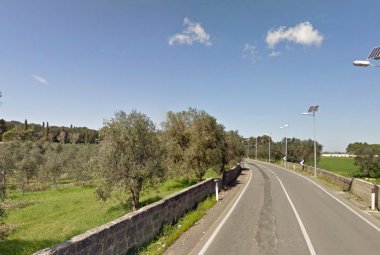 Quei misteriosi pannelli fotovoltaici sui pali di via Guidano