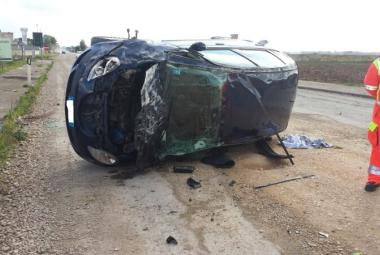 Giovane nohana esce indenne dalla sua auto che si capovolge sulla Galatina - Lecce