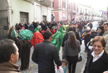 Sfilata di Carnevale. "L'Amministrazione si prende meriti che non ha, anzi dovrebbe recitare il mea culpa"