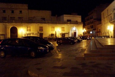 "Dove andiamo per il picnic?" Sul sagrato della Chiesa Madre a Galatina