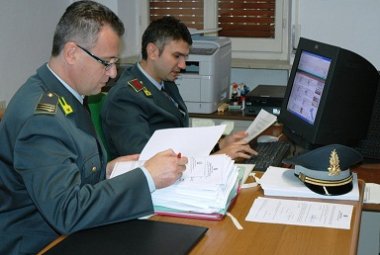 Associazione 'no profit' avrebbe evaso IVA per oltre 100000 euro ed omesso di dichiarare redditi per 400000 