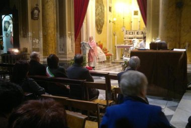 Tre banchi vuoti alla 'Predica del Sindaco'