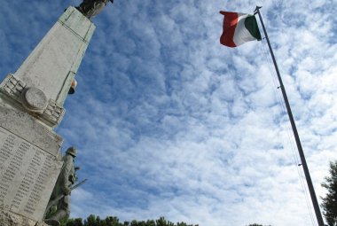 Il conferimento della cittadinanza italiana sia un momento solenne