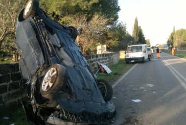 Tragico impatto nella notte, muore un 18enne