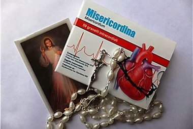 Scoperti a Roma centinaia di b&amp;b abusivi, sequestrati 700000 ricordini con le immagini di Giovanni XXIII e Giovanni Paolo II