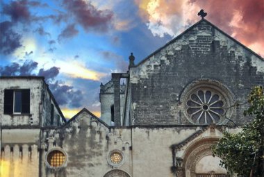 La facciata di Santa Caterina ha bisogno di cure