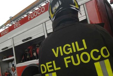 Lancia Delta data alle fiamme nei pressi di Collemeto