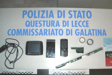 Copiavano i dati dei postamat inseriti nello sportello di via Corigliano a Galatina, arrestati due bulgari