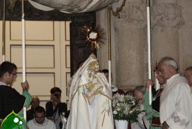 Come può costui darci la sua carne da mangiare?